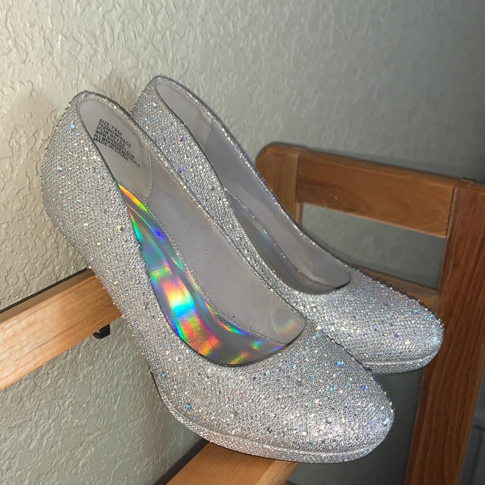 SILVER SLIPPER SZ 7.5 sparkly silver jeweled heels